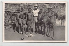 República Centroafricana - Raoul Pauleau, fotógrafo y un grupo de pigmeos -