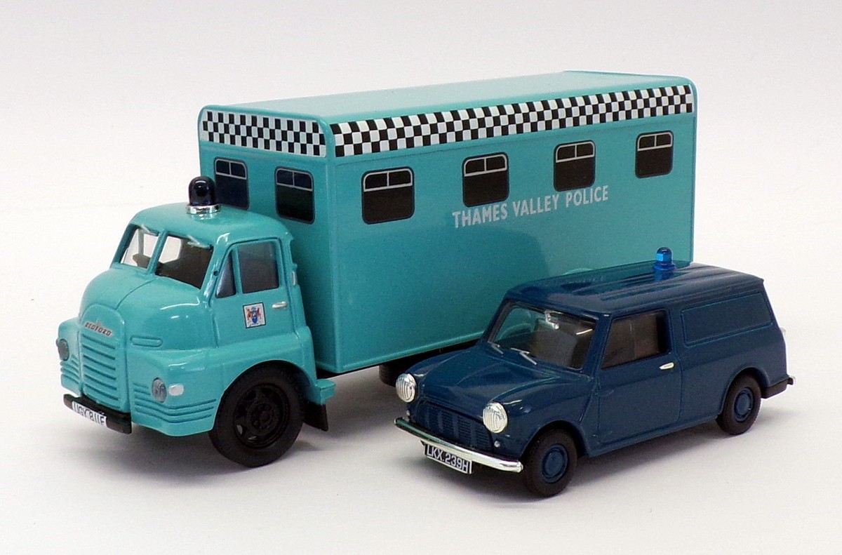 Corgi 1/43 Scale 08006 - Bedford S Control Unit Control & Mini Van Police