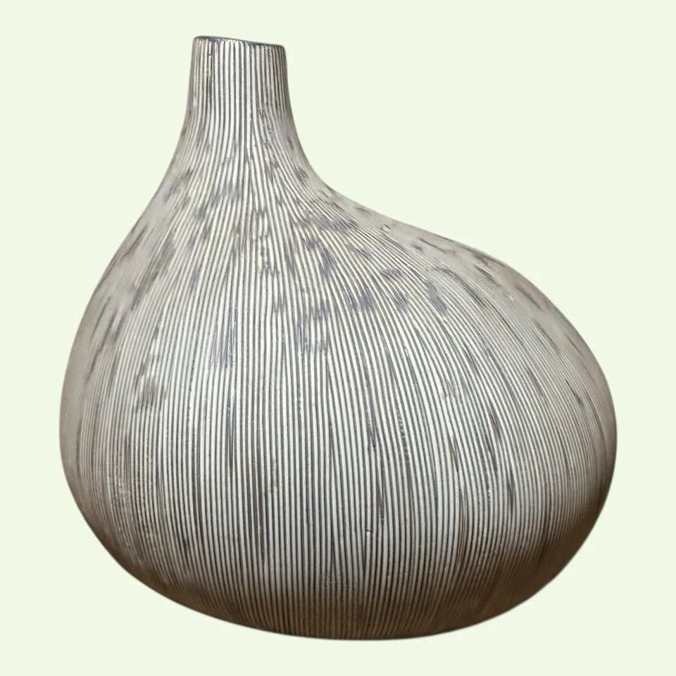 Habitat Brown & Cream Ridged Sgraffito “Scratch” Onion Bud Vase 12cm - Image 3 of 4