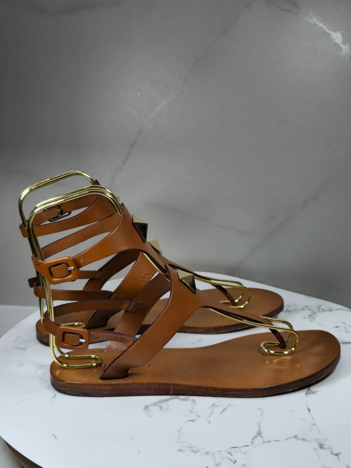 Sandalias Gladiador Valentino Garavani Cuero Marrón Tachuelas Doradas Talla 38 Italia Foto 4 de 4