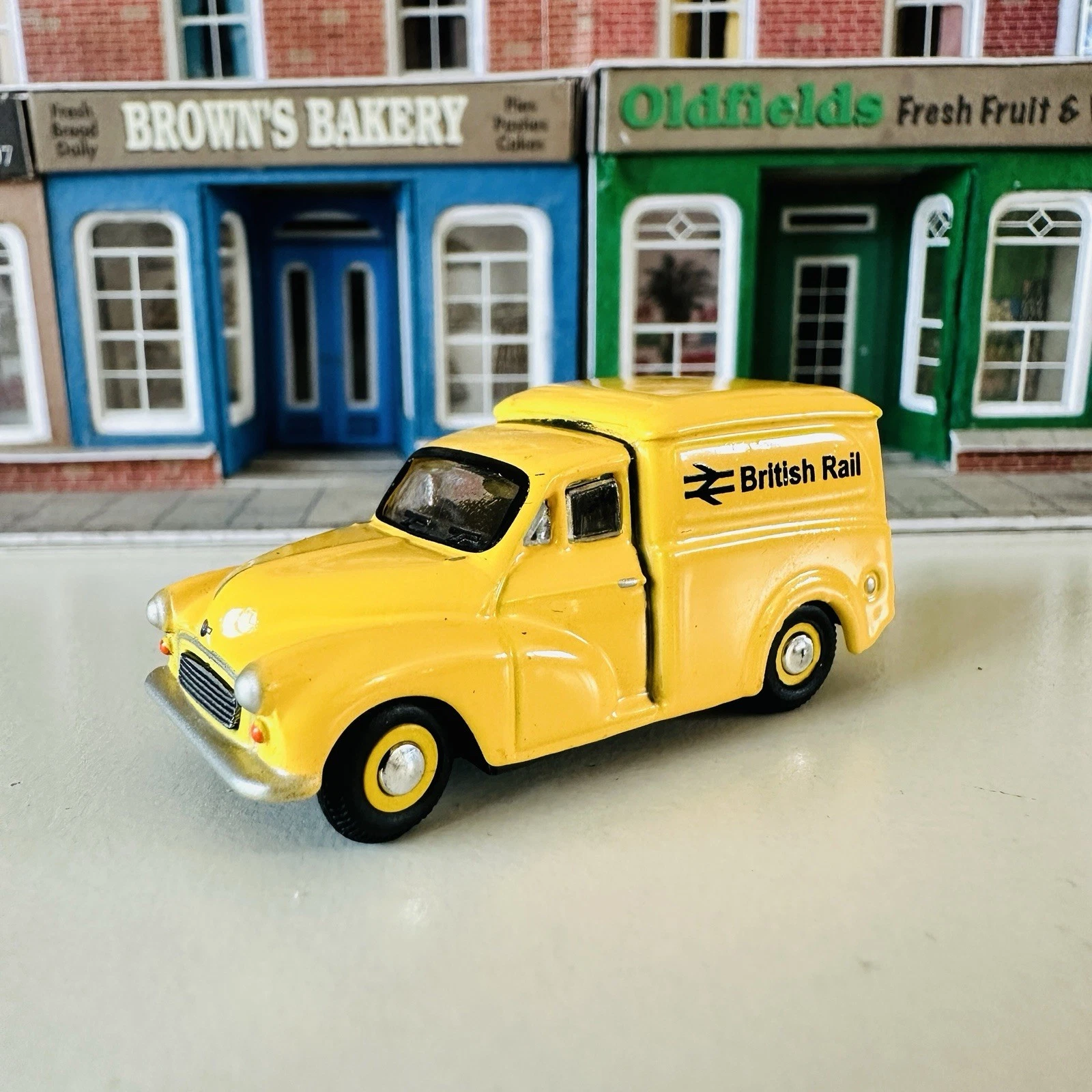VANS Modellino furgone Oxford Diecast 1:76 OO scala ferroviaria British Rail Morris Minor