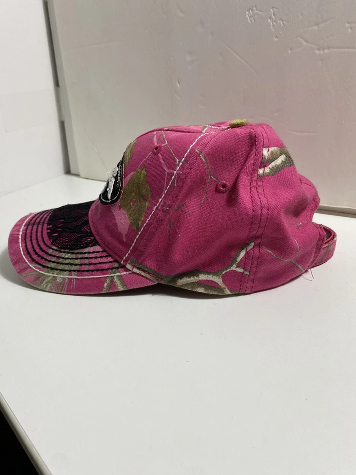 Gorra Duck Commander Rosa Camuflada Mujer’s Negra Encaje Desgastada, Ajustable Foto 3 de 4