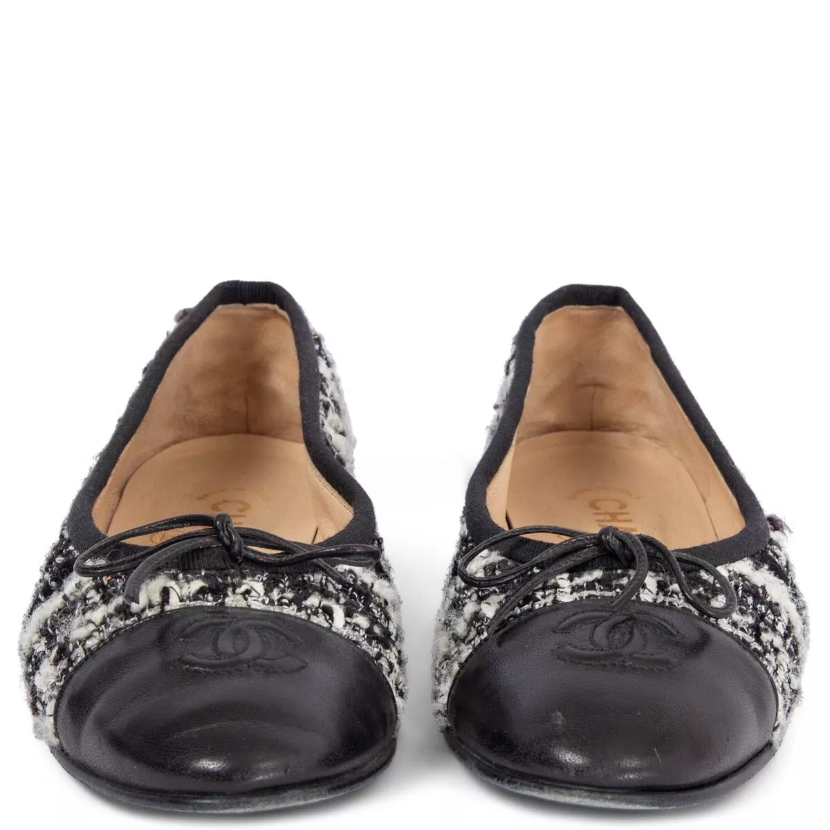 CHANEL - Two pairs of ballet flats: one in black satin a…