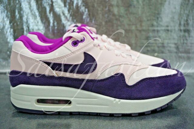 womens light purple nike shoes