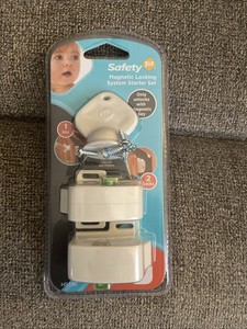 Safety 1st Magnetic Locking System Starter Set  2 Locks & 1 Key NIP Sealed