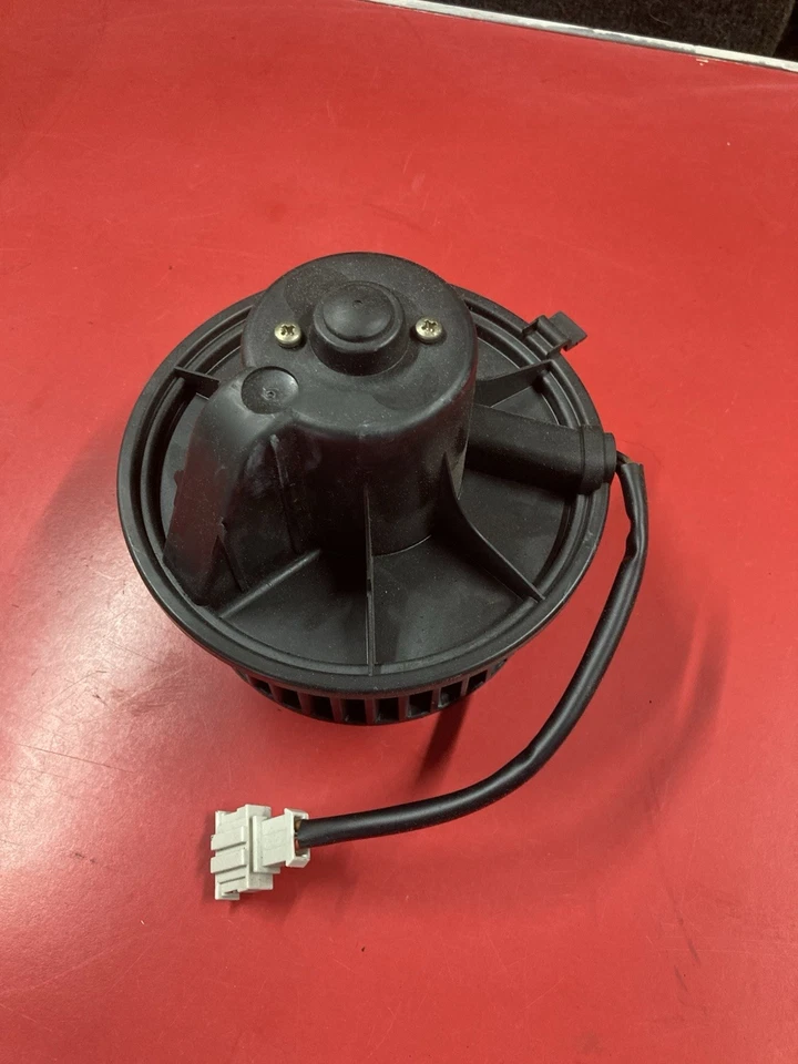 Матрица в сборе двигателя вентилятора нагревателя Volkswagen Transporter T4 701819021B VW - Изображение 4 из 4