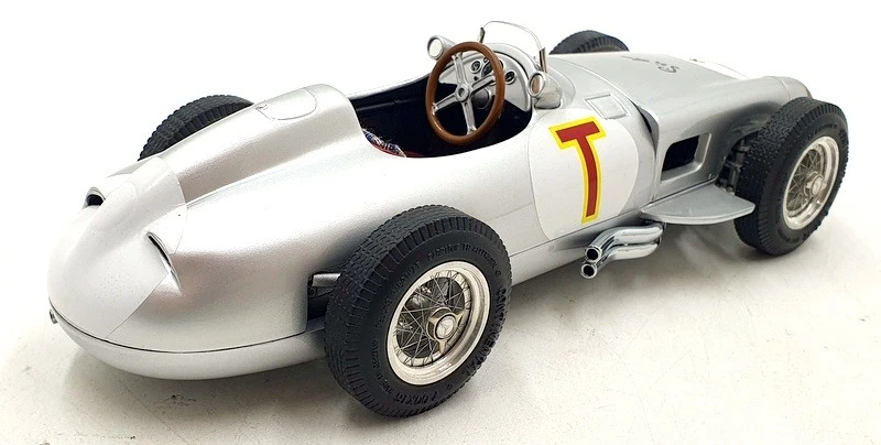 CMC 1/18 Scale M-006 - Mercedes-Benz W196 Monoposto 1954/55 S.Moss Signed - Image 2 of 4