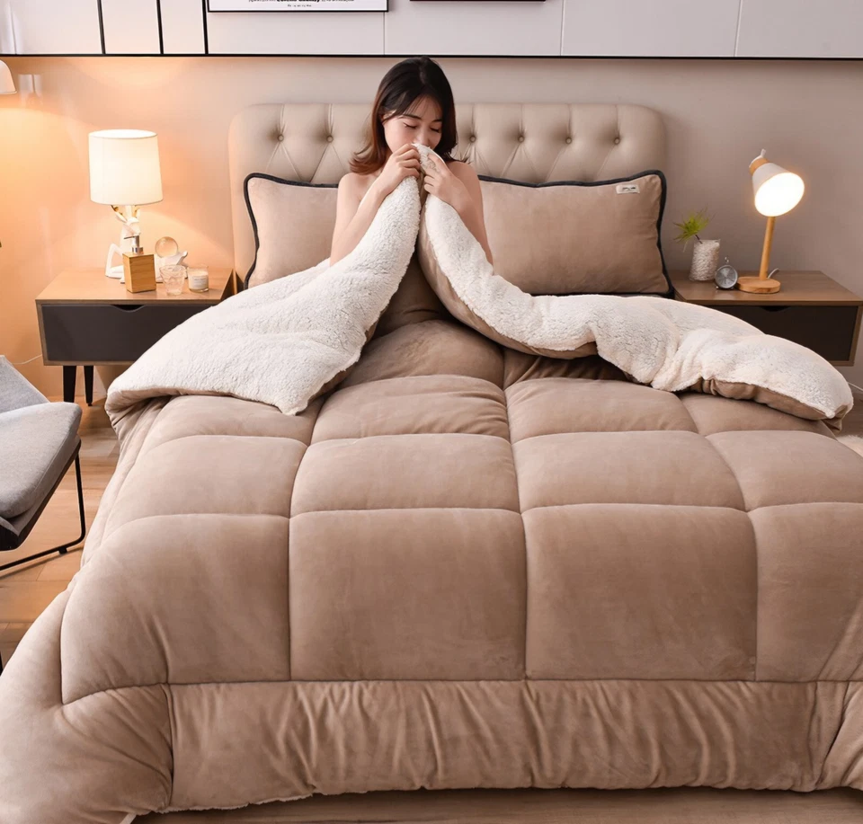 Edredón con peso de lujo beige arena de SnoozeStyle - 11 lb Foto 3 de 4