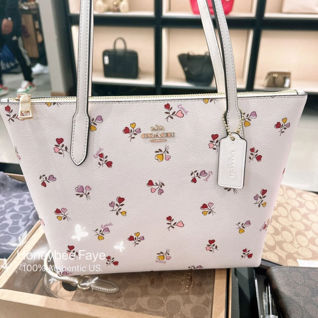 Borsa Coach Fiona nuova con etichetta con zip e stampa cuore CW397