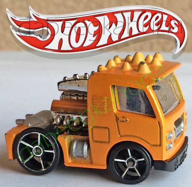Hot Wheels - Disney Pixar - Tractor Trailer Cab / Hauler - Die-Cast - 2