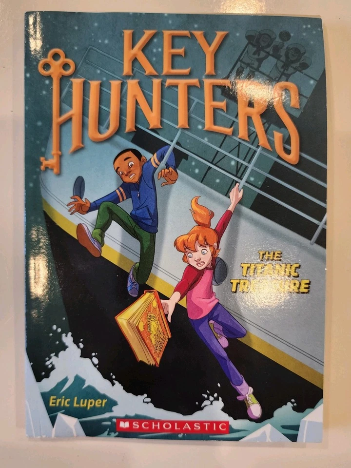 Kids Graphic Books Random Mix Children Teens Illustrated.  10 Book Lot - Image 3 of 4