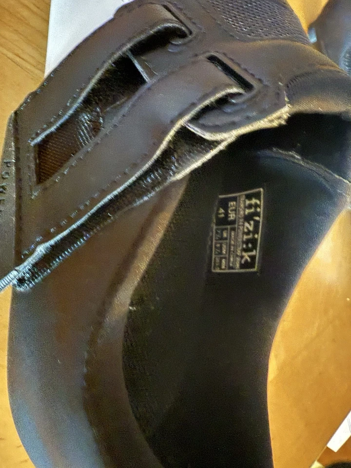 Zapatos de ciclismo Fizik para mujer talla 8 negro blanco. Talla UE 41 Foto 4 de 4