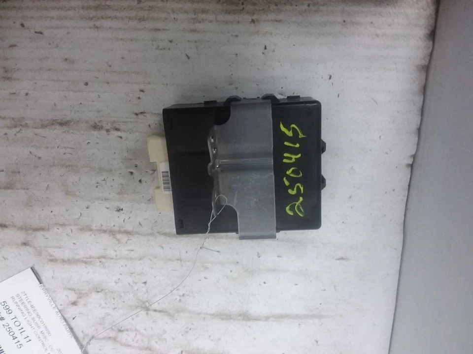 Модуль управления ходовыми огнями 2011 Toyota Matrix 82810-02080 - Изображение 3 из 4