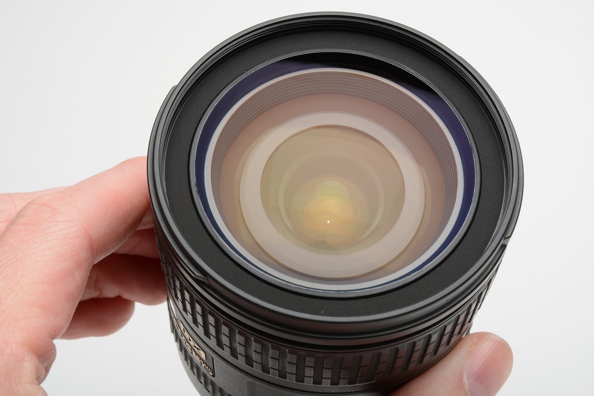 Nikon AF-S 16-85mm f3.5-5.6G ED DX VR Wide angle zoom, caps Nikon AF-S 16-85mm f3.5-5.6G ED DX VR Wide angle zoom, caps