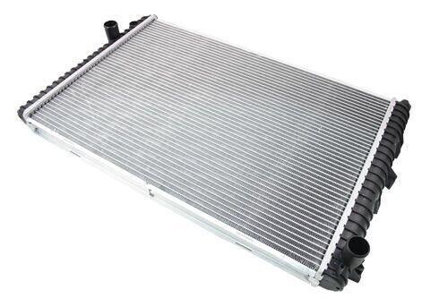 Land Rover Discovery 2 L318 V8 Radiator PCC000650 - Picture 1 of 1