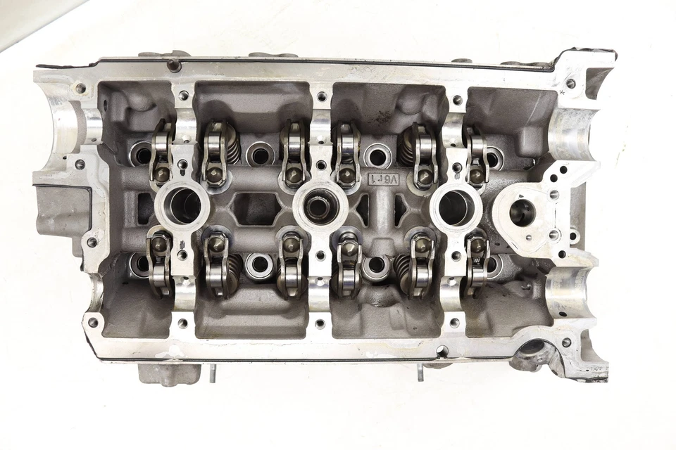 2005-2007 AUDI A6 3,2 л - правая головка блока цилиндров двигателя BKH 06E103068K - Изображение 2 из 4