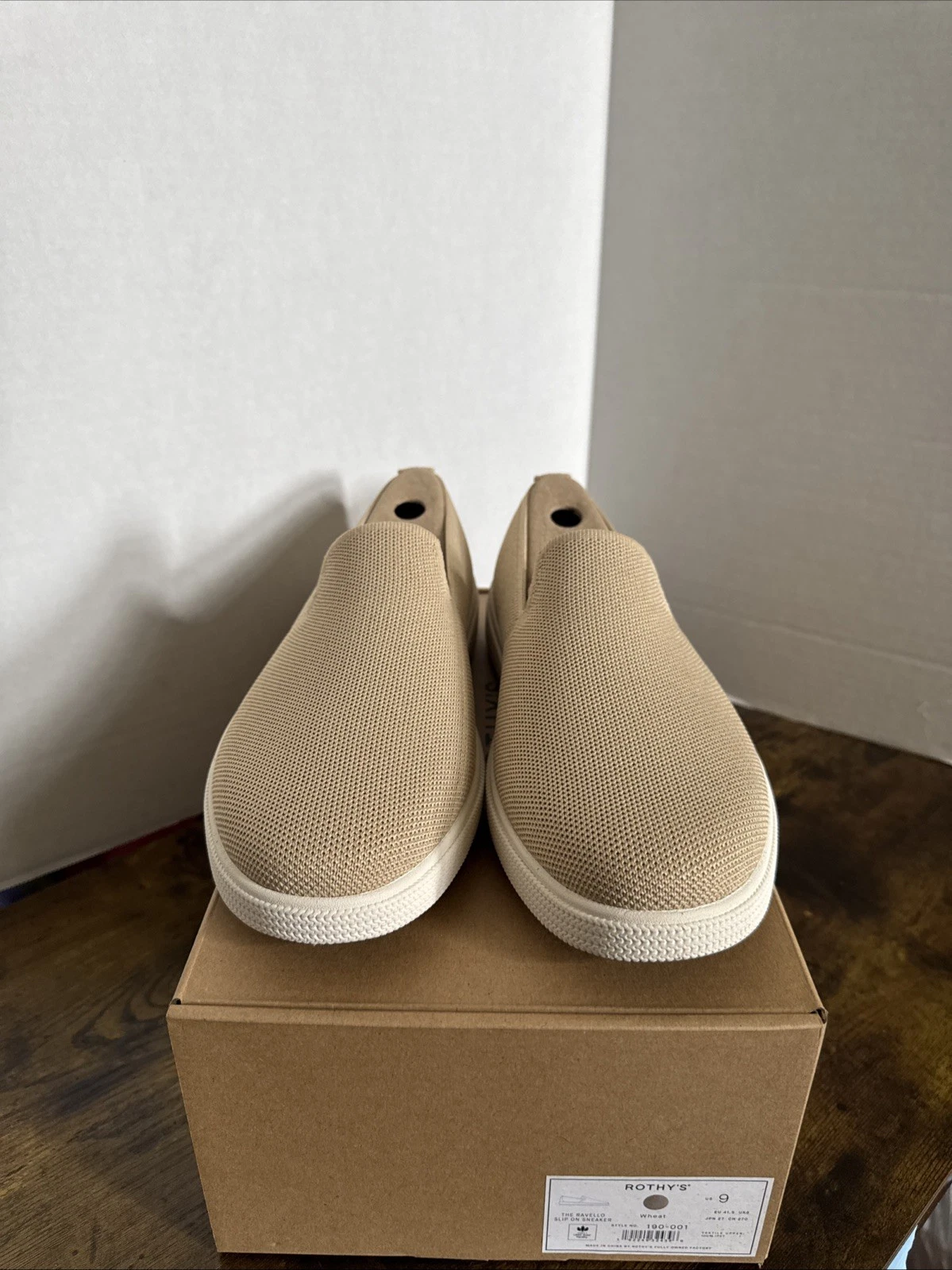 Rothys Men’s The Ravello Sneaker Size 9 Slip On Shoes Wheat Tan Khaki NEW In Box
Opens in a new wind