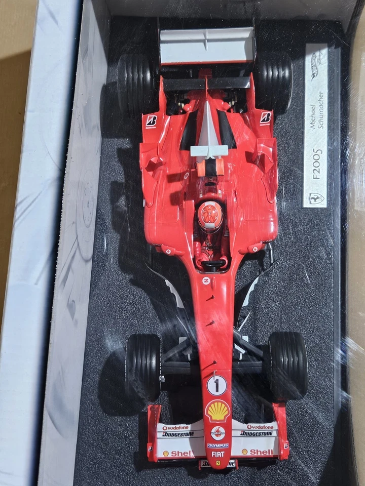 HOT WHEELS RACING FERRARI F2005 1:18 MICHAEL SCHUMACHER G9727 WORLD CHAMPIONS - Immagine 3 di 4