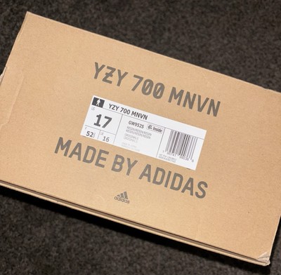 YZY 700 MNVN SIZE 17