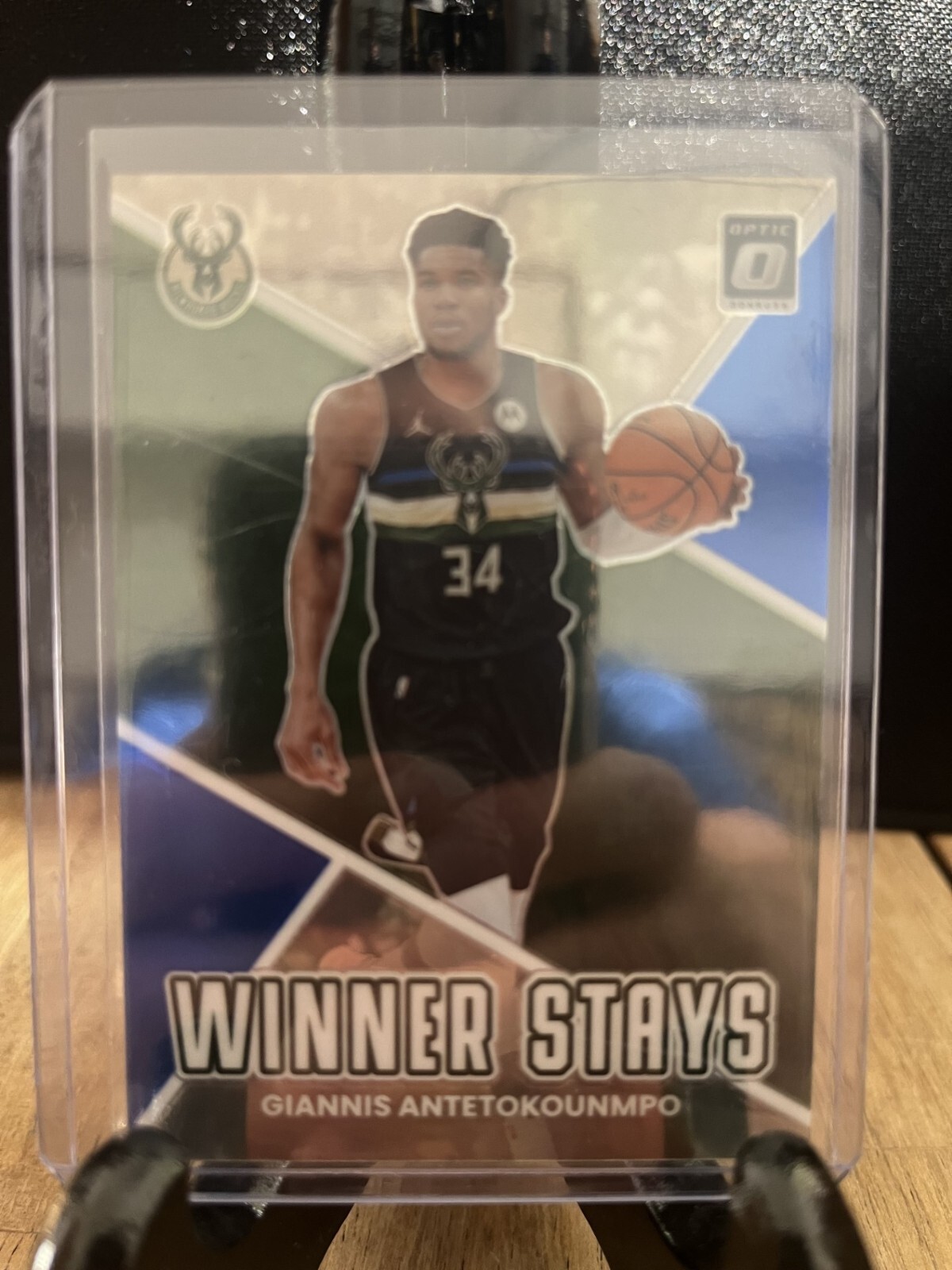 2022-23 Optic Giannis Antetokounmpo Winner Stays #12 Blue Prizm /85