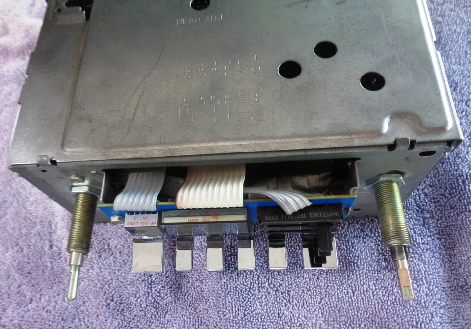 SUPERB REFURBISHED Genuine GM Delco 2700 Series Digital ETR AM FM Stereo Radio - Image 4 of 4