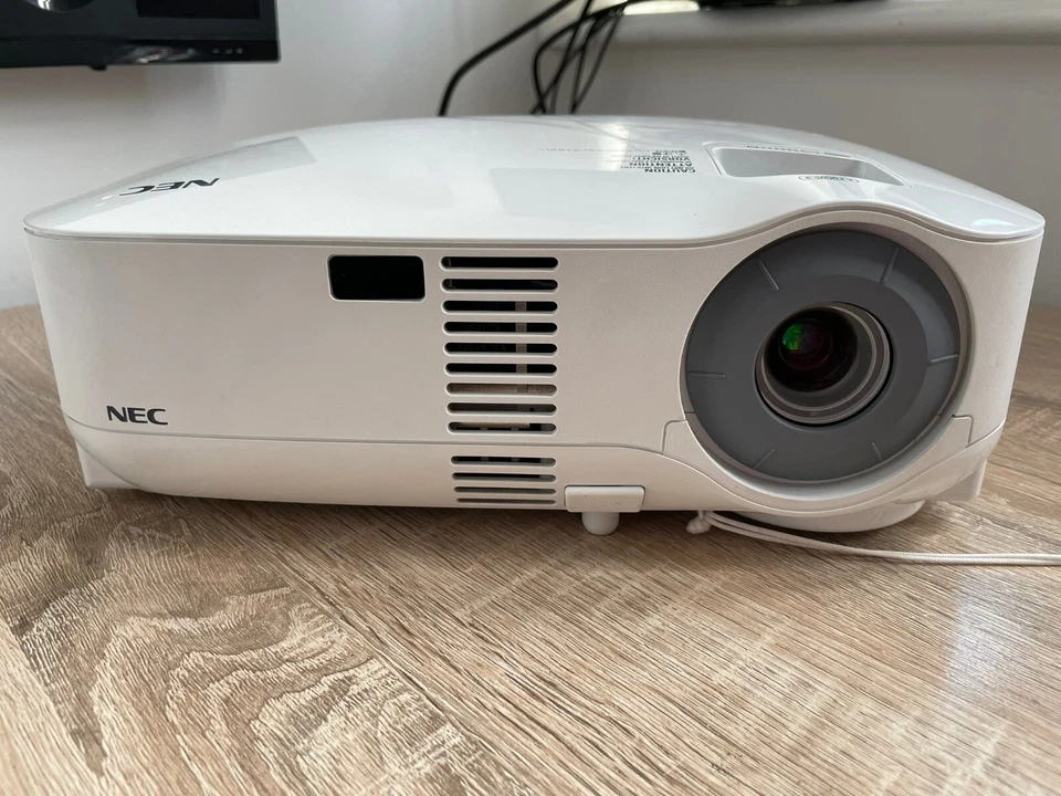 NEC VT595 Portable Multimedia LCD Projector Working Lamp 82% Lamp LIFE LEFT - Image 2 of 4