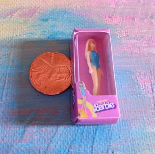 Casa de muñecas Kelly ACCS/Ropa *Micro caja de juguetes casa de muñecas Barbie Malibú en caja* - Imagen 1 de 5