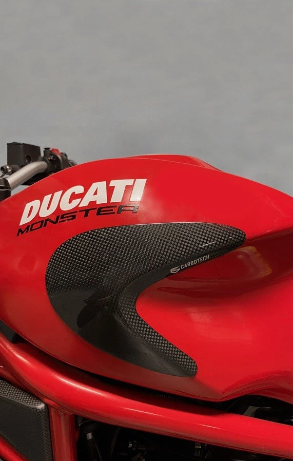 Deslizadores de tanque de fibra de carbono para Ducati Monster 797/659/821/1200/1200S Foto 3 de 3