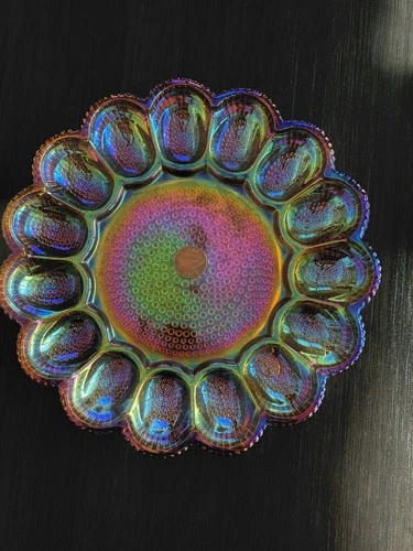 VINTAGE CARNIVAL GLASS BOWL WITH CENTRAL IRISH 1995 1 EIRE COIN