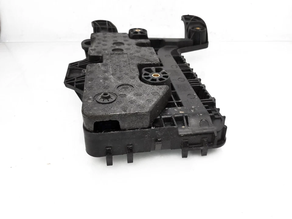 Bandeja base batería Volkswagen Passat 2009-2022 2,0 L 1K0-915-333-H Foto 3 de 4