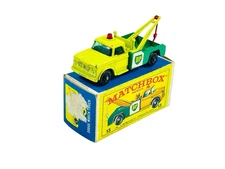 Matchbox Lesney No. 13 BPW Red Hook BP Dodge Wreck Truck w/E3 Box