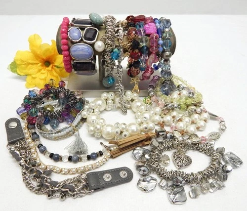 VINTAGE TO NOW FASHION/COSTUME JEWELRY BRACELET LOT, ASSORTED MATERIALS