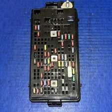 OEM 2008-2011  BUICK LUCERNE CADILLAC DTS REAR FUSE BOX UNDER SEAT 13599107