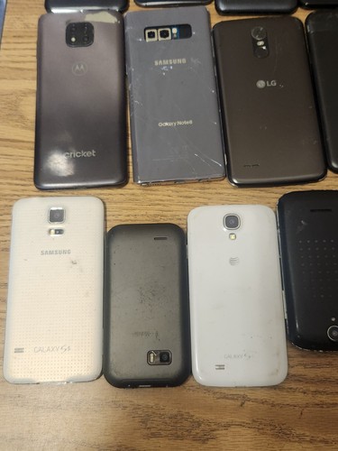 Lot Of 19 Pcs Mixed Cell Phones Scrap/Gold Recovery Samsung LG Motorola LG - Photo 4 sur 7