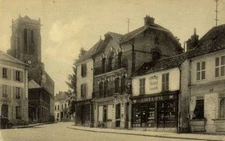 Old postcard MAULE-Place du General de-Gaulle (260640)