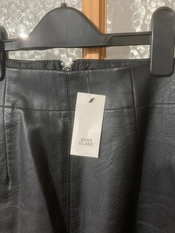 Womans River Island Black Faux Leather Skirt (UK Size 6) - Image 3 of 4