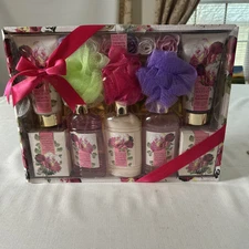 Brooks & Waters Fresh Sweet Pea Bath & Body Collection 