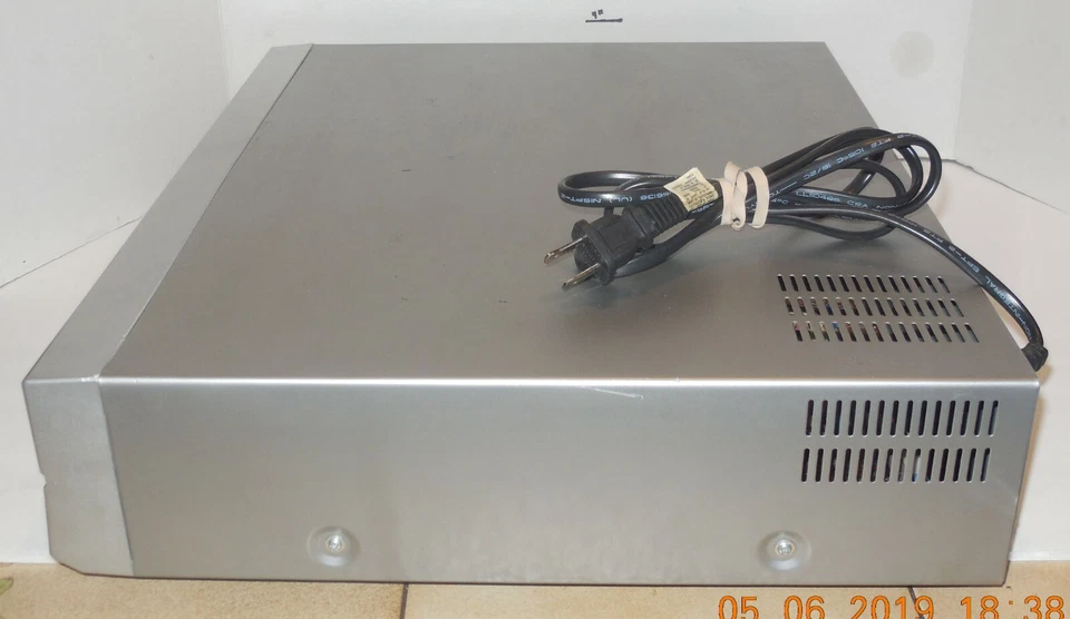 Polaroid DVC-2000 DVD/VCR Combo Reproductor VHS Cassette Grabadora 4 Cabezales HiFi Foto 4 de 4