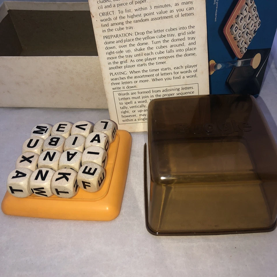 Boogle Word Game Parker Brothers Vintage 1976 Hidden Family Fun Green Timer - Image 4 of 4
