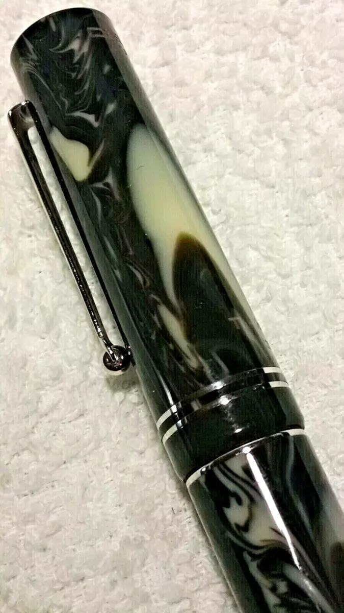 LIMITED EDITION DELTA 18K 750 GOLD M NIB