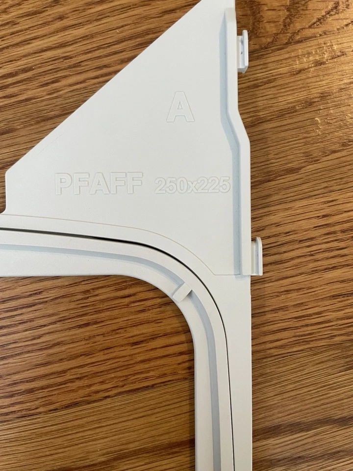 LOT Of 3 Pfaff Embroidery Hoops All Texture 130x130; 260x225; 120x115 - Image 2 of 4