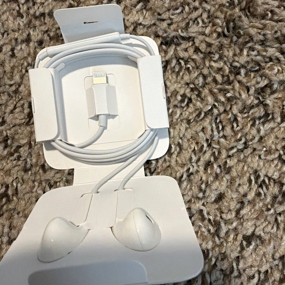 Apple EarPods with Lightning Connector In Ear Canal Headset - White - Image 3 of 3