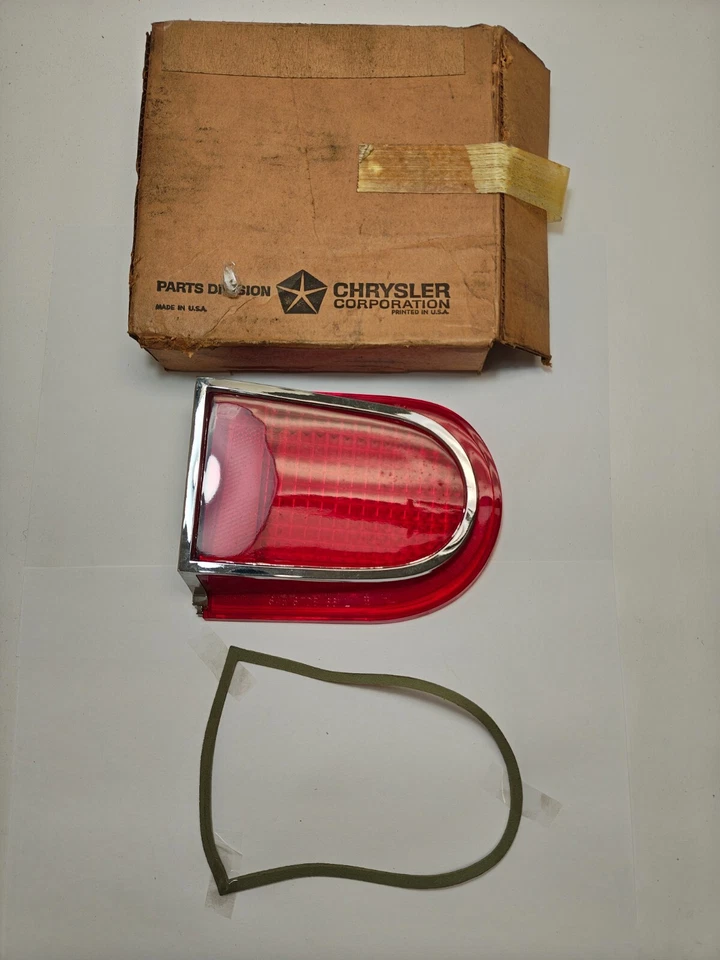 Dodge Dart 1966 exterior lado derecho pasajero luz trasera lámpara lente cubierta 2585101 nuevo de stock Foto 3 de 4