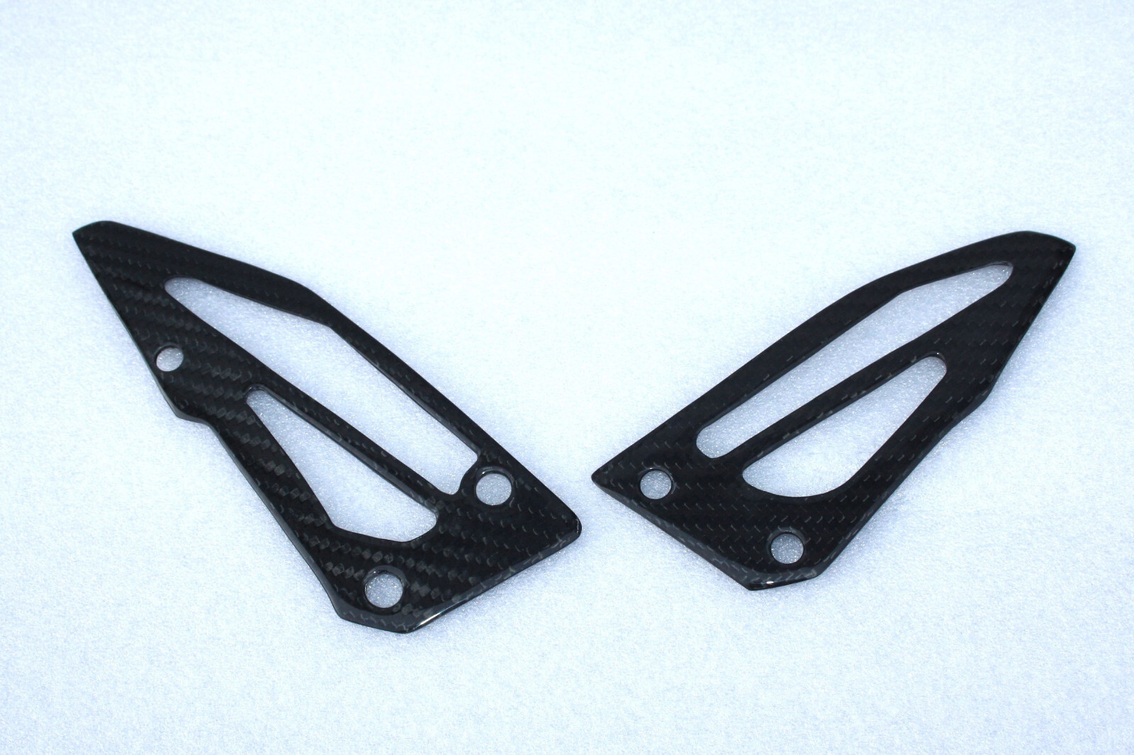 Platines talon carbone Yamaha MT10 FZ10 accessoire protection repose-pied