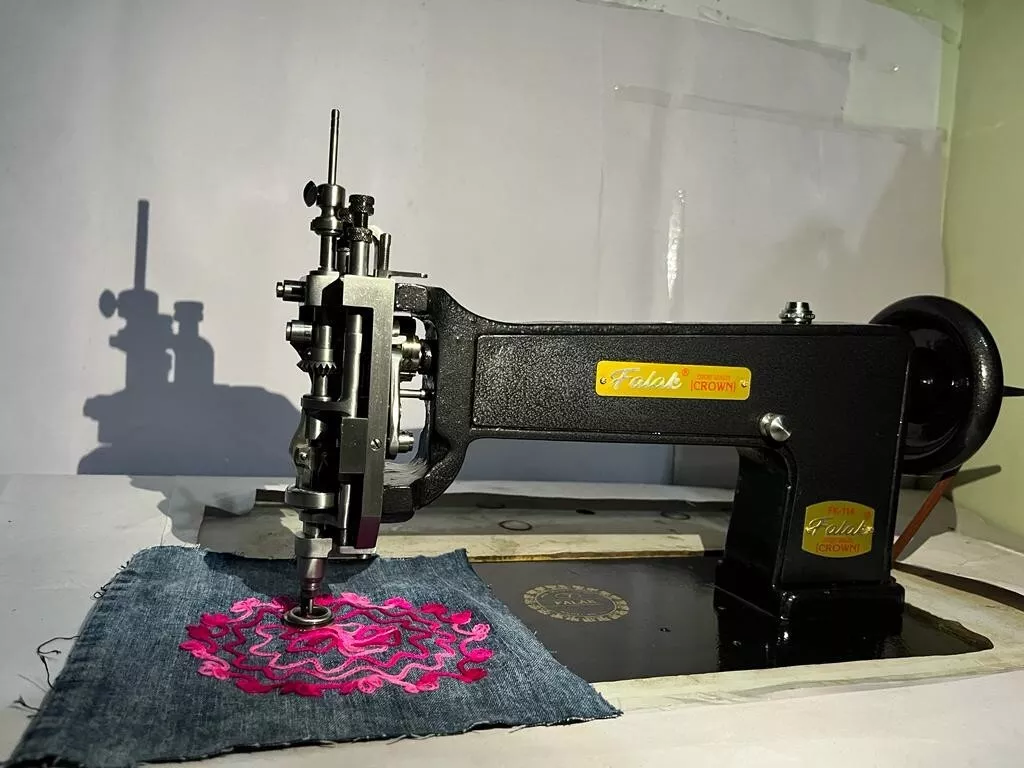 Falak 114w103 Chain stitch & Moss Stitch Embroidery Machine with Accessory  Box