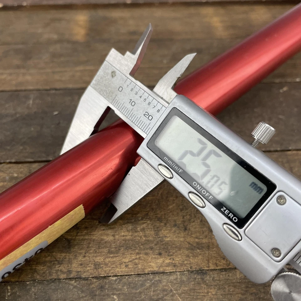 Tija de sillín de bicicleta de aleación roja vintage USADA 25,0 mm ligera años 90 MTB NOS sin cuña Foto 3 de 4