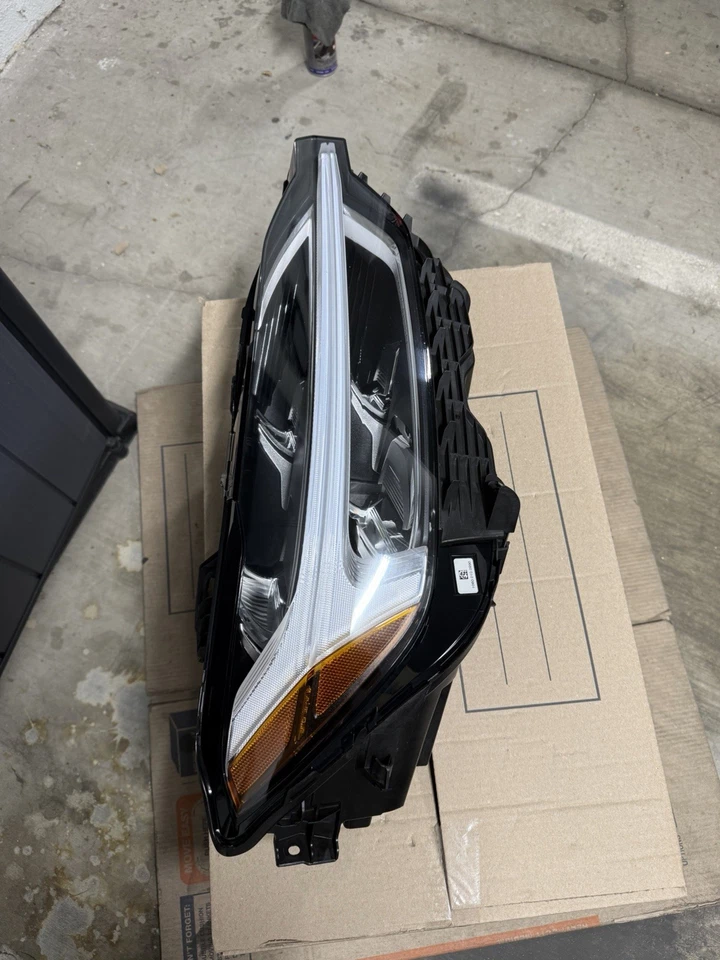 2018-2025 VOLVO XC60 HEADLIGHT OEM RH RIGHT PASSENGER SIDE LED ADAPTIVE 32342503 - Image 2 of 4