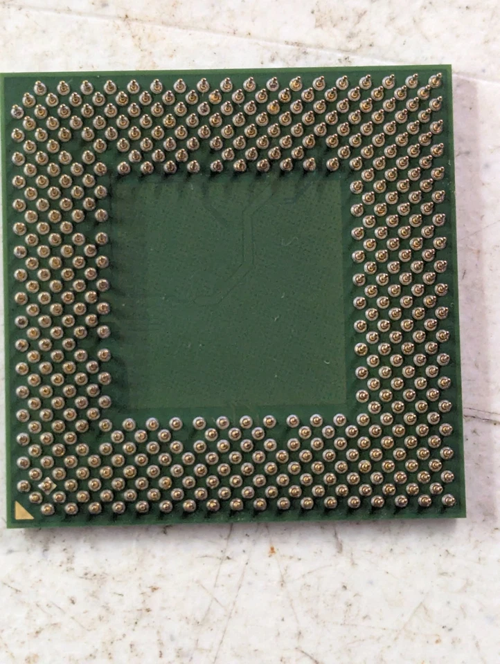 AMD Athlon XP 2400+ AXDA2400DKV3C Socket A Thoroughbred-B Processor - Image 3 of 3