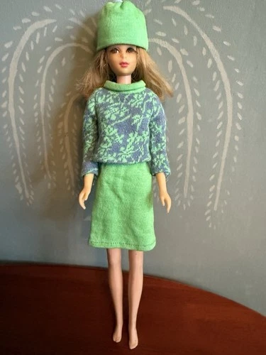 vintage barbie francie BEND LEG #1130 Doll in #1250 Gad-About