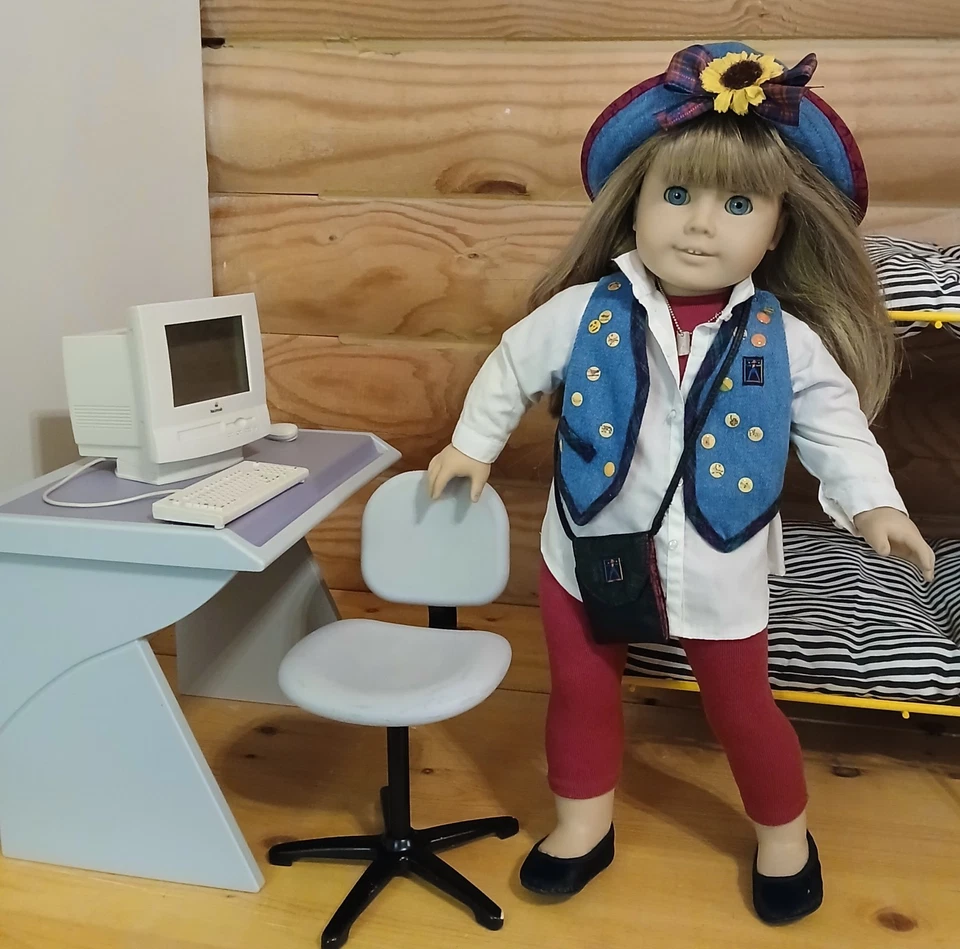 Pleasant Company Kirsten con encuadernación de cuello blanco, computadora Mac, litera, escritorio Foto 2 de 4